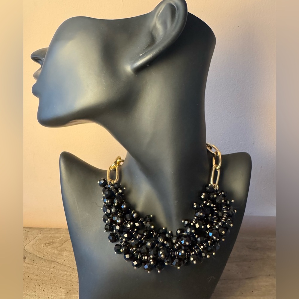 Elegant Black and Gold Tone Necklace - Picture 2 of 5